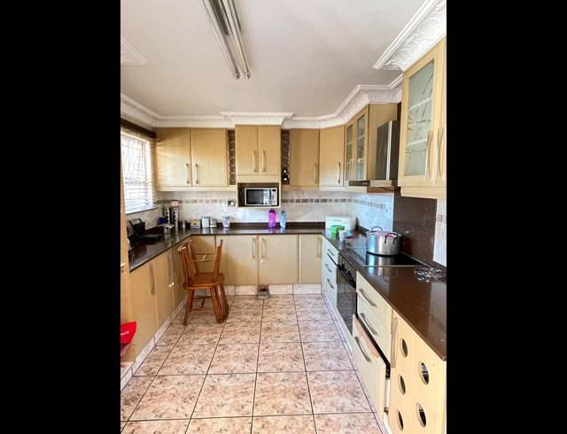 3 BEDROOM DUPLEX FOR SALE IN NEWLANDS WEST